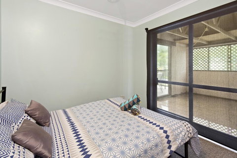 Location! 2BR Town View Unit In Centre Of Airlie. - Stays Accommodation 5
