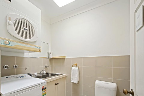 Location! 2BR Town View Unit In Centre Of Airlie. - Stays Accommodation 18