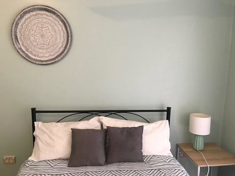 Location! 2BR Town View Unit In Centre Of Airlie. - Stays Accommodation 21