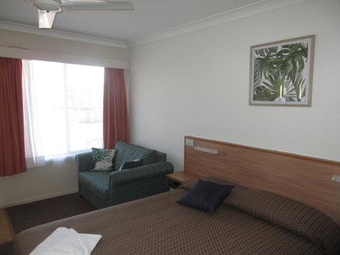 Riviera On Ruthven - Stays Accommodation 10