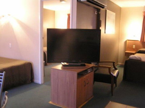 Riviera On Ruthven - Stays Accommodation 31