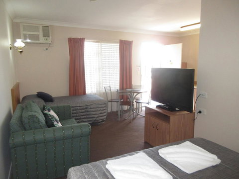 Riviera On Ruthven - Stays Accommodation 4