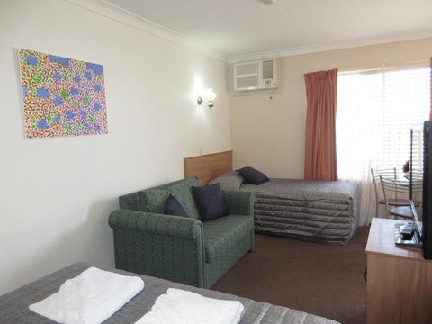 Riviera On Ruthven - Stays Accommodation 3