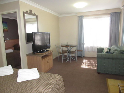 Riviera On Ruthven - Stays Accommodation 16