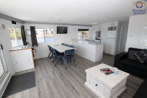 Coomera Houseboats - Stayed 8
