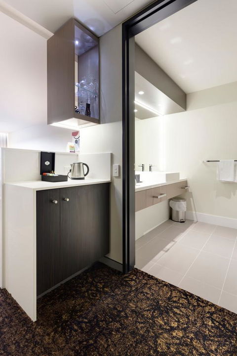 Calamvale Hotel Suites And Conference Centre - Stayed 14