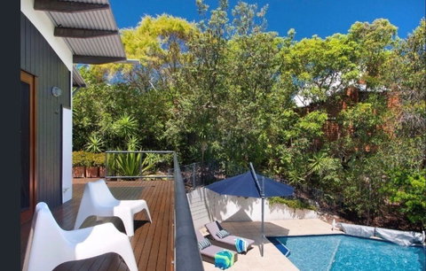 Villa 1 - 3 Parkedge Road - Stays Accommodation 24