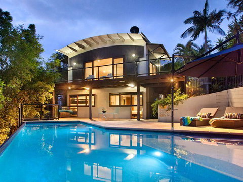 Villa 1 - 3 Parkedge Road - Stays Accommodation 0