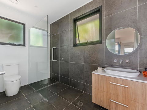 Sam's Buderim Mountain Guest House - Stays Accommodation 5