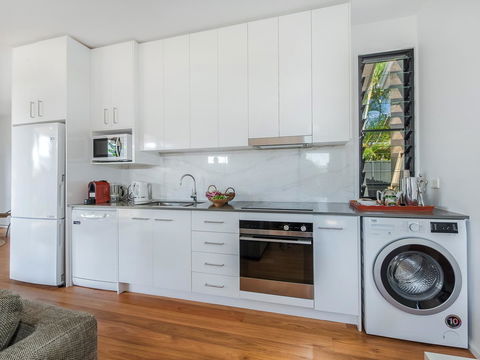 Sam's Buderim Mountain Guest House - Stays Accommodation 4