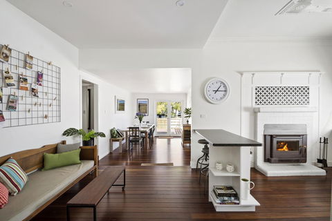The Lighthouse - Stays Accommodation 7