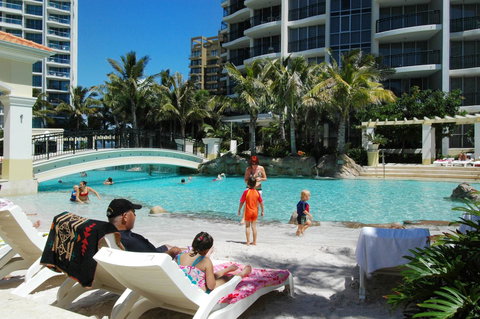 Chevron Renaissance - HR Surfers Paradise - Stayed 15