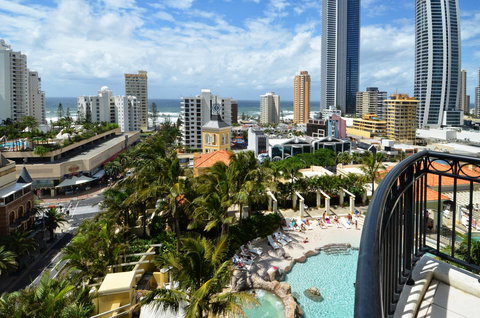 Chevron Renaissance - HR Surfers Paradise - Stayed 30