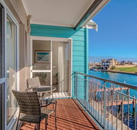 Waters Edge Apartment with Jetty - Stays Accommodation