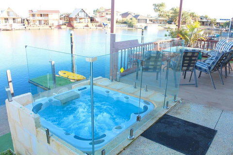 Waterside Resort Style - Stayed 0