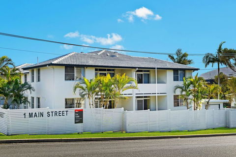 WAVES ON MAIN, 4/1 MAIN STREET - Stays Accommodation 3