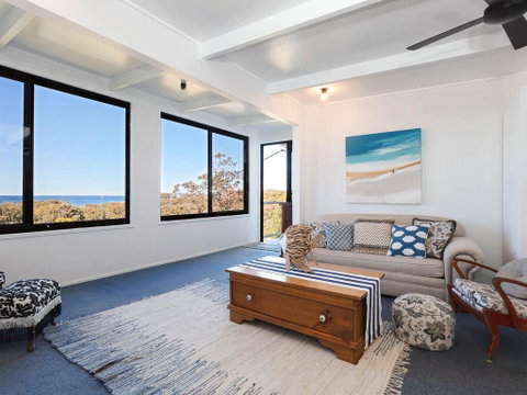 Whale Tales' 78 Lentara Street - FANTASTIC WATER VIEWS OVER FINGAL BEACH - Stayed 3