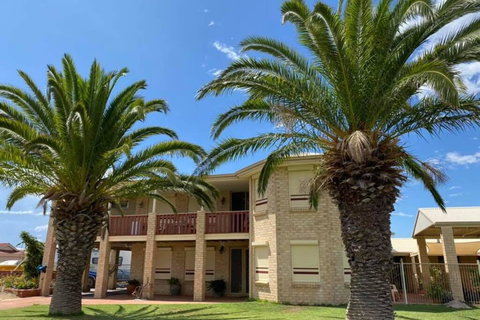 Whispering Palms - Stayed 0