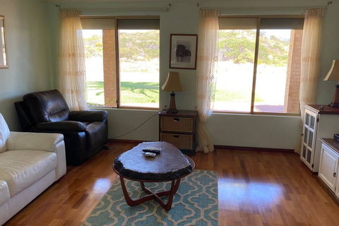 Whispering Palms - Stayed 3