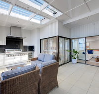 Whispering Sands' 10 Sandy Point Road - Luxury waterfront home with aircon WIFI  Foxtel - Stayed