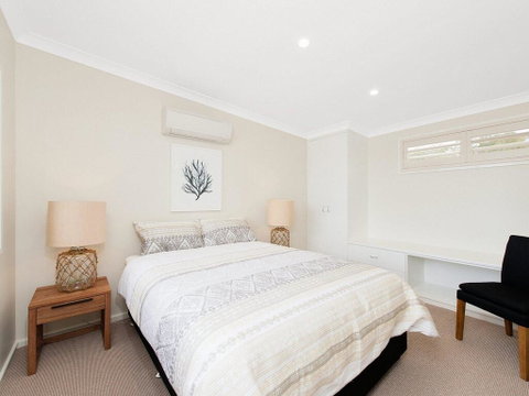 Whispering Sands', 10 Sandy Point Road - Luxury Waterfront Home With Aircon, WIFI & Foxtel - Stayed 3