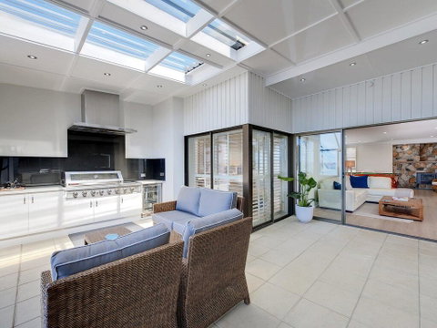 Whispering Sands', 10 Sandy Point Road - Luxury Waterfront Home With Aircon, WIFI & Foxtel - Stayed 0