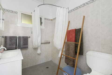 Whitecaps, 26 East Street - Stays Accommodation 3
