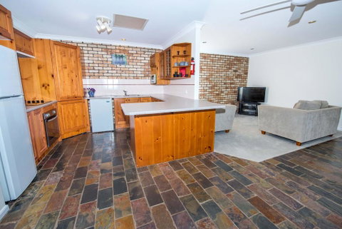 Whitesands Road, Unit 2/12 - Stayed 3