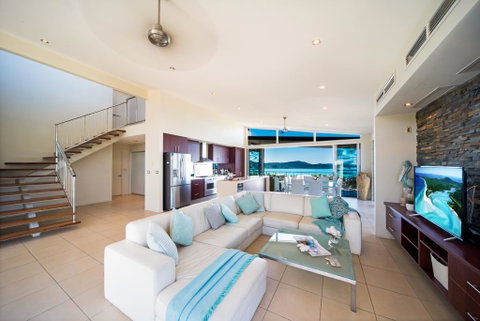 Whitsunday Views - Airlie Beach - Stays Accommodation 2