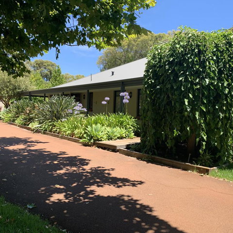 Willow Lodge - Stays Accommodation 3