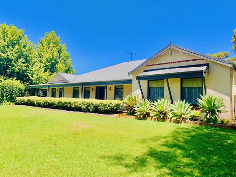 Willow Lodge - Stays Accommodation 0