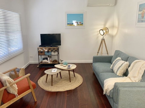 Yaringa Cottage...by The Sea - Stays Accommodation 3