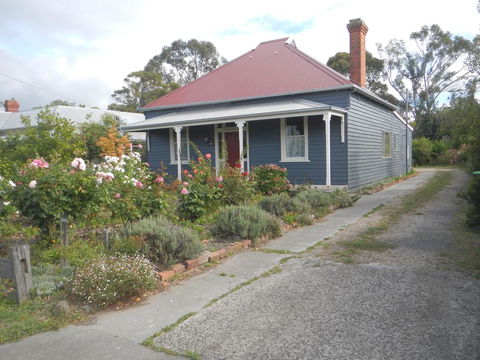 Yarram Cottage: Art And Accommodation - Stayed 1