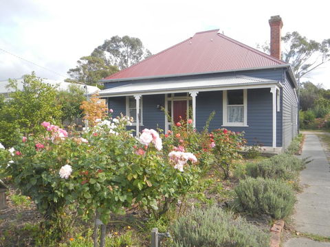 Yarram Cottage: Art And Accommodation - Stayed 0