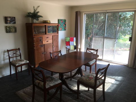 Yarram Cottage: Art And Accommodation - Stayed 3