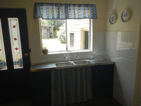 Yarram Cottage: Art And Accommodation - Stayed 2