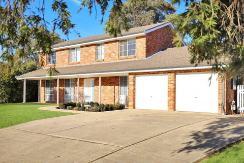 4 Bedroom Delight In Bathurst - Stayed 0