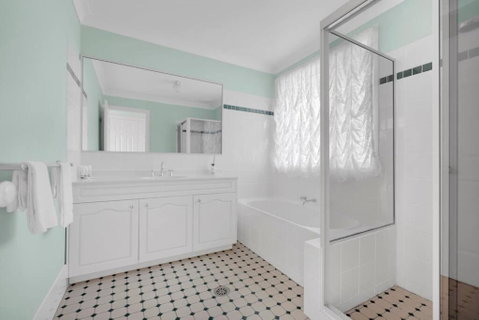 4 Bedroom Delight In Bathurst - Stayed 2