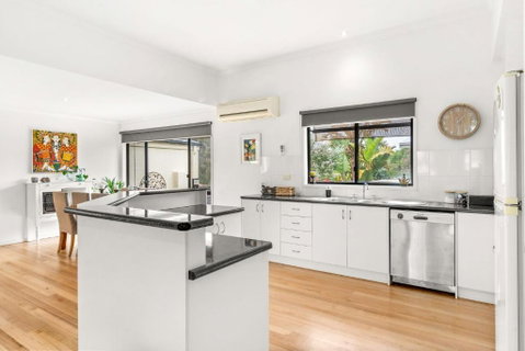 9 Kate Court, Cowes - Stayed 3