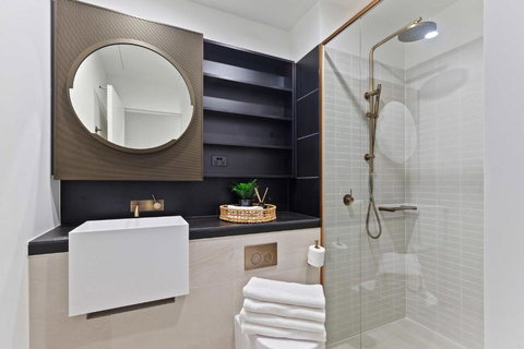 A Chic 2BR Apt Right Next To Melbourne Central - Stays Accommodation 3