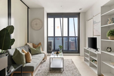 A Chic & Comfy 2BR Apt On Collins With City Views - Stayed 0