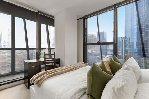 A Chic & Comfy 2BR Apt On Collins With City Views - Stayed 1