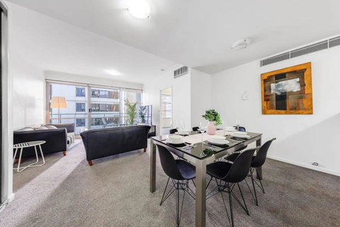A Comfy 2BR Apt Right Next To Darling Harbour - Stays Accommodation 4