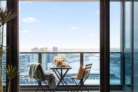 A Cozy 2BR Apt With Harbour Views FREE Parking - Stayed 1