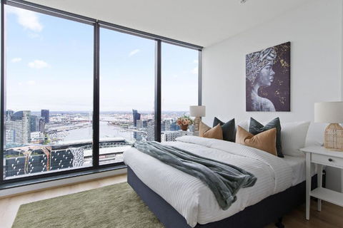 A Cozy 2BR Apt With Harbour Views FREE Parking - Stayed 0