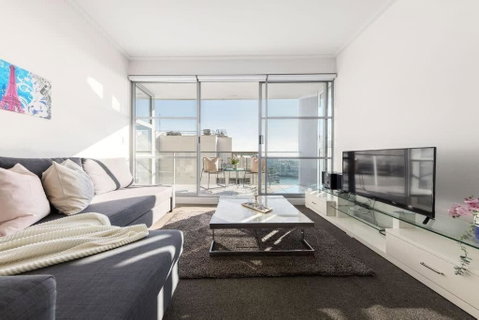 A Spacious 2BR Apt With An Amazing View Over Darling Harbour - Stayed 1