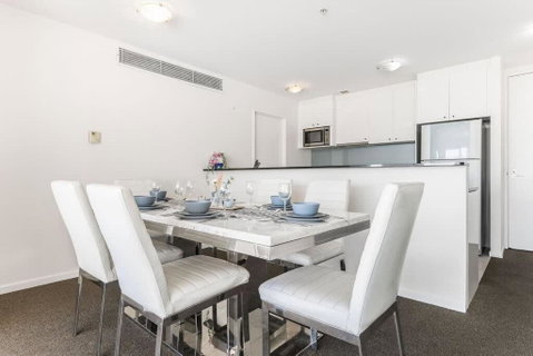 A Spacious 2BR Apt With An Amazing View Over Darling Harbour - Stayed 4