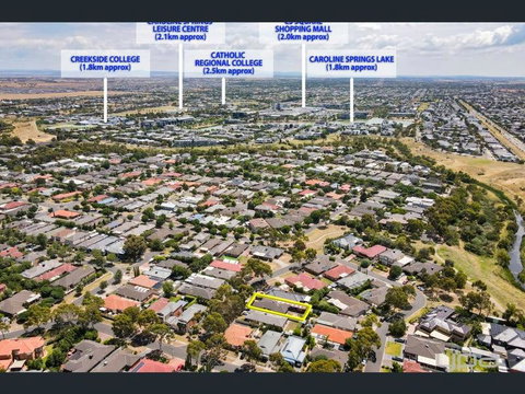 A Spacious Vacation Home Nearby Melbourne Airport - Stayed 2
