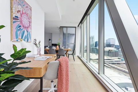 A Stylish 3BR Apt With Harbour Views FREE Parking - Stayed 4