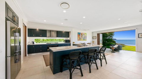 Absolute Beachfront On Stunning Pearl Beach - Stays Accommodation 4